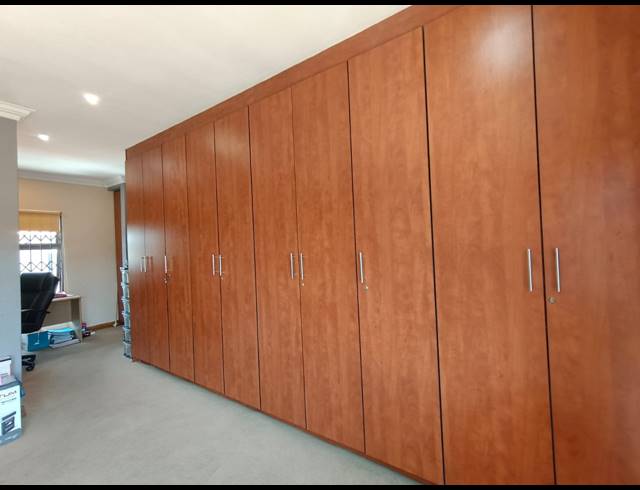 4 BEDROOM TOWNHOUSE FOR SALE IN VANDERBIJLPARK SE 2